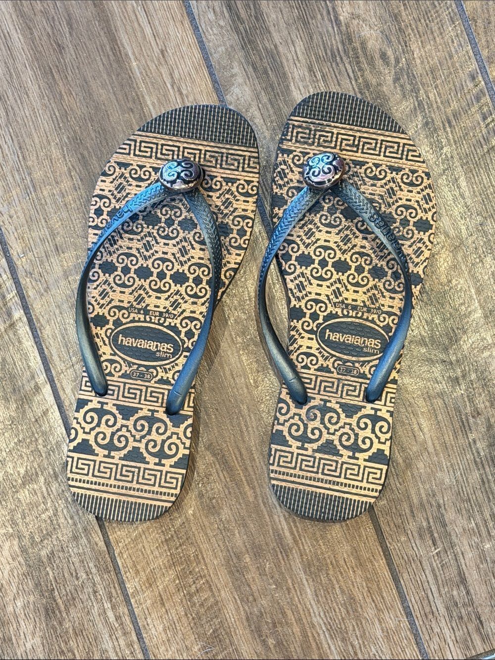 Havaianas Women's Black and Tan Patterned Slim Flip Flops